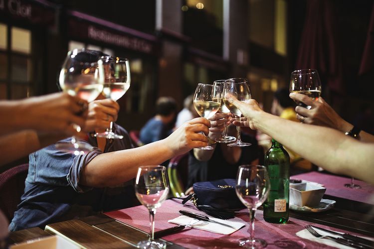 Sondage : 84% des Français aiment boire du vin - 7detable.com